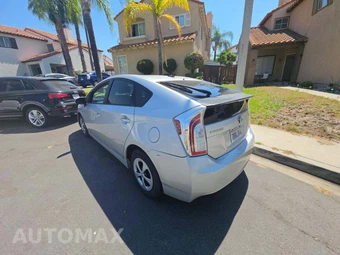 2014 Toyota Prius Three – miniatura 2