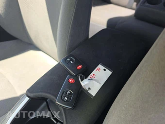 2014 Toyota Prius Three – miniatura 8