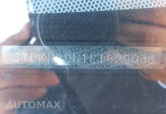 2014 Toyota Prius Two - miniatura 10