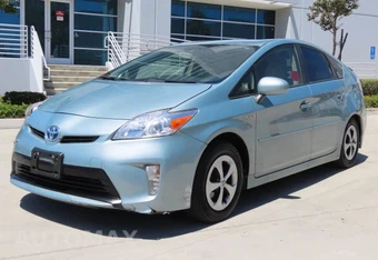 2014 Toyota Prius Two - miniatura 2