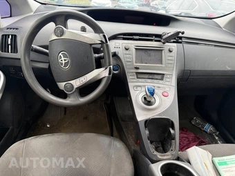 2014 Toyota Prius Two - miniatura 10