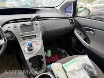 2014 Toyota Prius Two - miniatura 11