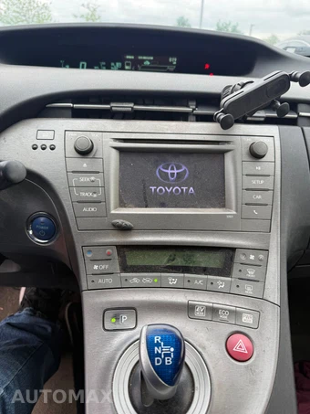 2014 Toyota Prius Two - miniatura 13