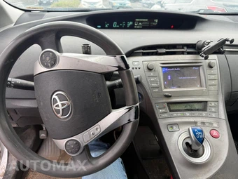 2014 Toyota Prius Two - miniatura 15