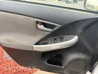 2014 Toyota Prius Two - miniatura 16