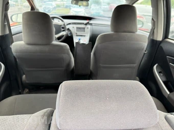 2014 Toyota Prius Two - miniatura 7