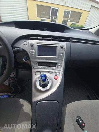 2014 Toyota Prius Two - miniatura 10