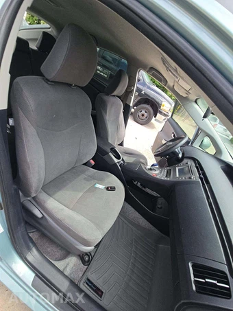 2014 Toyota Prius Two - miniatura 18