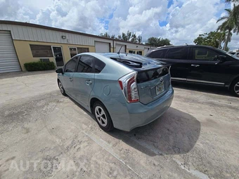 2014 Toyota Prius Two - miniatura 2