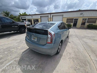 2014 Toyota Prius Two - miniatura 3