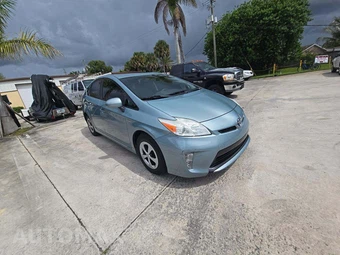 2014 Toyota Prius Two - miniatura 4