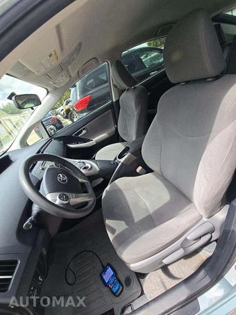 2014 Toyota Prius Two - miniatura 6