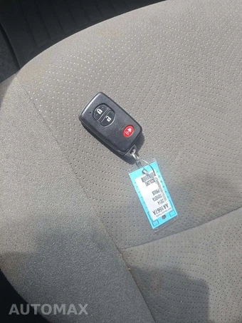 2014 Toyota Prius Two - miniatura 8