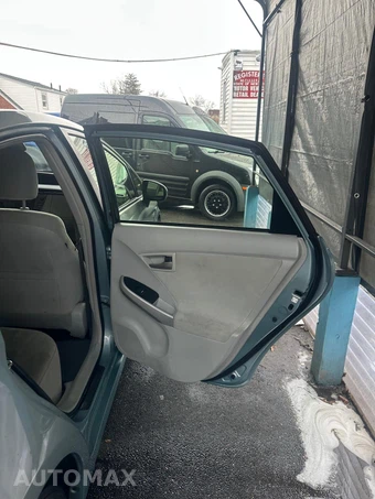 2014 Toyota Prius Two - miniatura 11