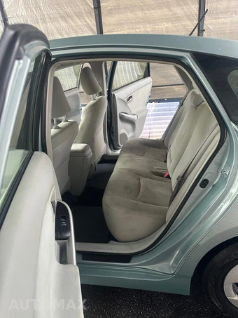 2014 Toyota Prius Two - miniatura 15