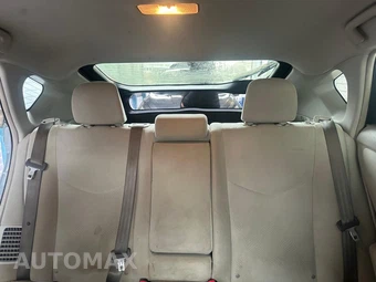 2014 Toyota Prius Two - miniatura 16