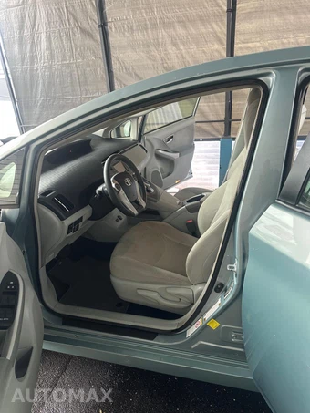 2014 Toyota Prius Two - miniatura 17