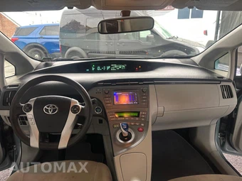 2014 Toyota Prius Two - miniatura 19