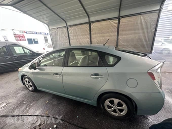 2014 Toyota Prius Two - miniatura 5