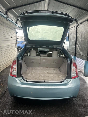 2014 Toyota Prius Two - miniatura 9
