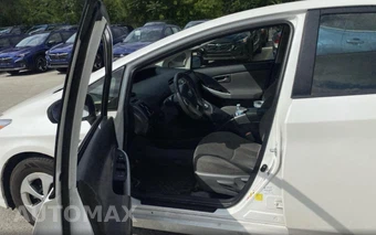 2014 Toyota Prius Two - miniatura 12