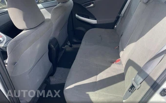 2014 Toyota Prius Two - miniatura 15