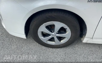 2014 Toyota Prius Two - miniatura 26