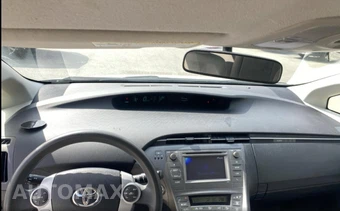 2014 Toyota Prius Two - miniatura 7