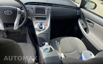 2014 Toyota Prius Two - miniatura 8