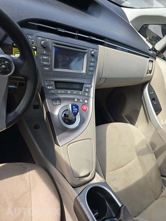2014 Toyota Prius Two – miniatura 10