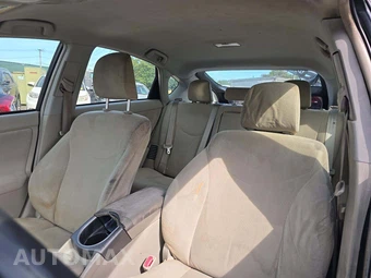 2014 Toyota Prius Two – miniatura 11
