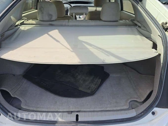 2014 Toyota Prius Two – miniatura 14