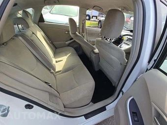 2014 Toyota Prius Two – miniatura 16