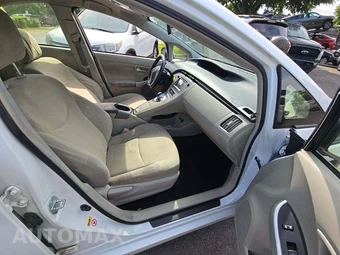 2014 Toyota Prius Two – miniatura 18