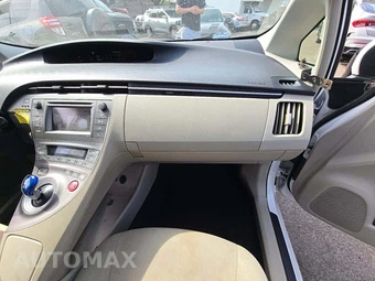 2014 Toyota Prius Two – miniatura 19