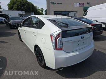 2014 Toyota Prius Two – miniatura 2