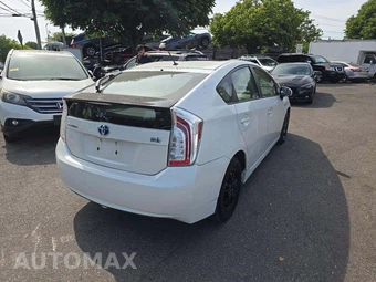 2014 Toyota Prius Two – miniatura 3
