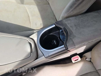 2014 Toyota Prius Two – miniatura 8