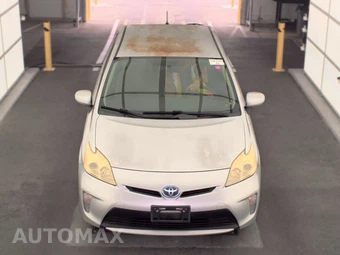 2014 Toyota Prius Two – miniatura 2
