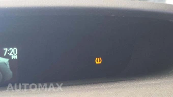2014 Toyota Prius Two – miniatura 21