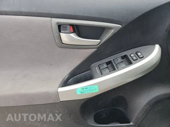 2014 Toyota Prius Two – miniatura 9