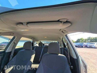 2014 Toyota Prius Two – miniatura 12