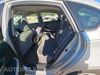 2014 Toyota Prius Two – miniatura 14