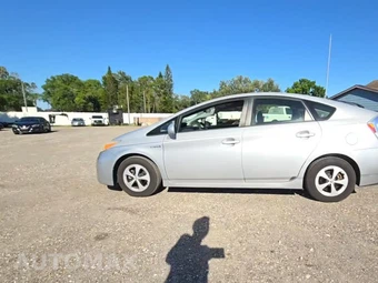 2014 Toyota Prius Two – miniatura 3