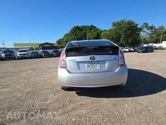 2014 Toyota Prius Two – miniatura 4