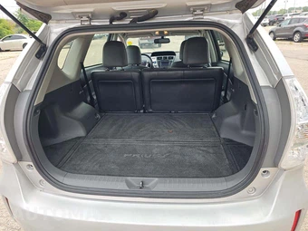 2014 Toyota Prius v Five – miniatura 11