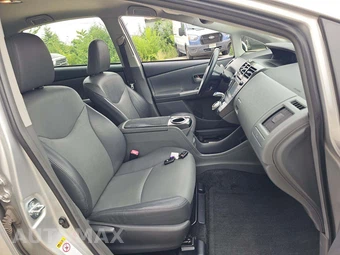 2014 Toyota Prius v Five – miniatura 15