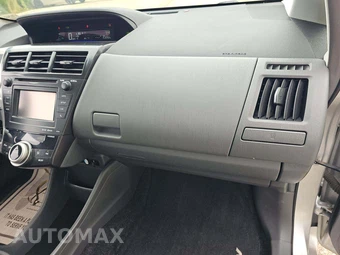 2014 Toyota Prius v Five – miniatura 16
