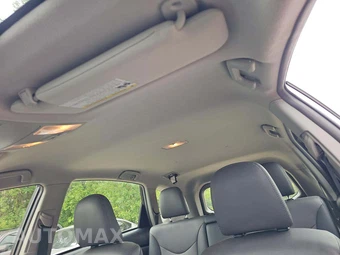 2014 Toyota Prius v Five – miniatura 8