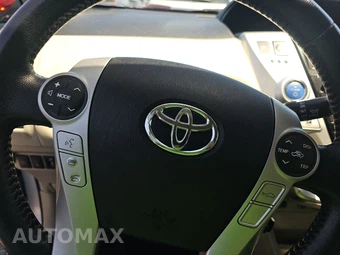 2014 Toyota Prius v Five – miniatura 10